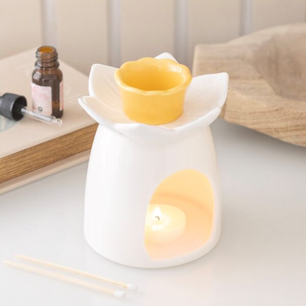 White Daffodil Oil Burner and Wax Warmer - Aromatherapy