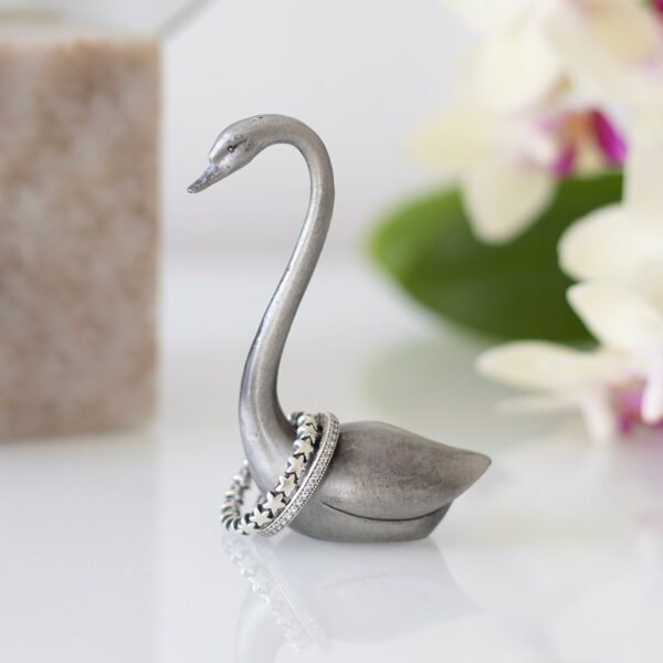 Metal Swan Ring Holder - Jewelry