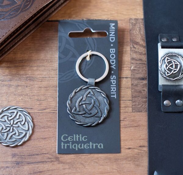 RL_80027.jpg Celtic Triquetra Knot Keyring - Spiritual Home Decor